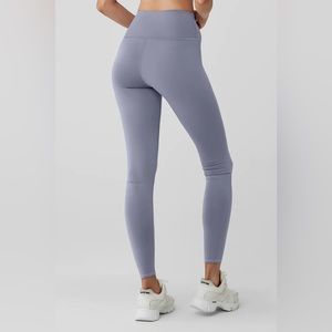 Alo High-Waist Airlift Legging in Limited Fog NWT